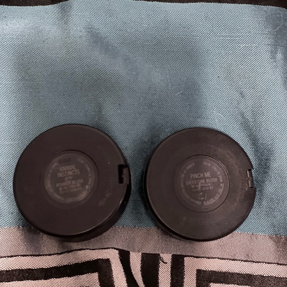 Mac Blushes in Animal instinct and pinch me. - Picture 5 of 8